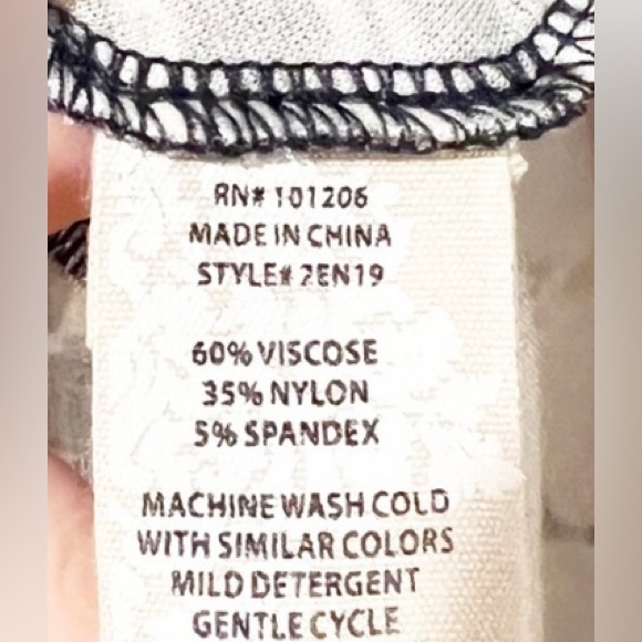 🔷Soft Surroundings Adamaris Navy floral geometric, V-Neck, 3/4 sleeves, Maxi XL - Picture 11 of 11